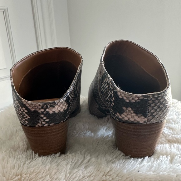 Women’s, snakeskin print, ankle booties, size 8, new, easy to walk in heels - Picture 7 of 9